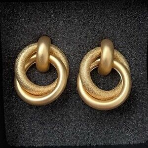 Golden Twisted Circle Shaped Earrings in a Palmpe box | Rope Knot Hoops